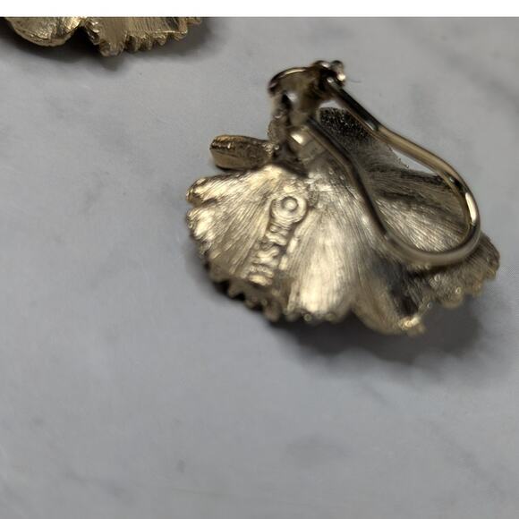Vintage signed BSK gold tone textured leaves clip on earrings - Picture 4 of 6